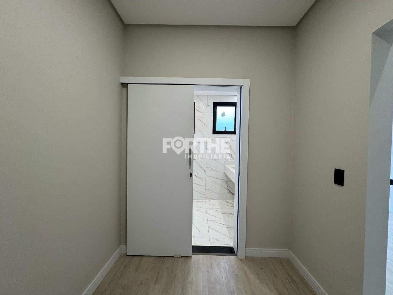 Casa à venda no Tropical III: 