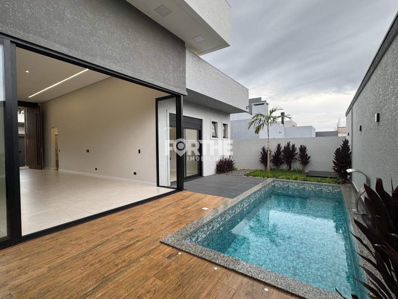 Casa à venda no Tropical III: 