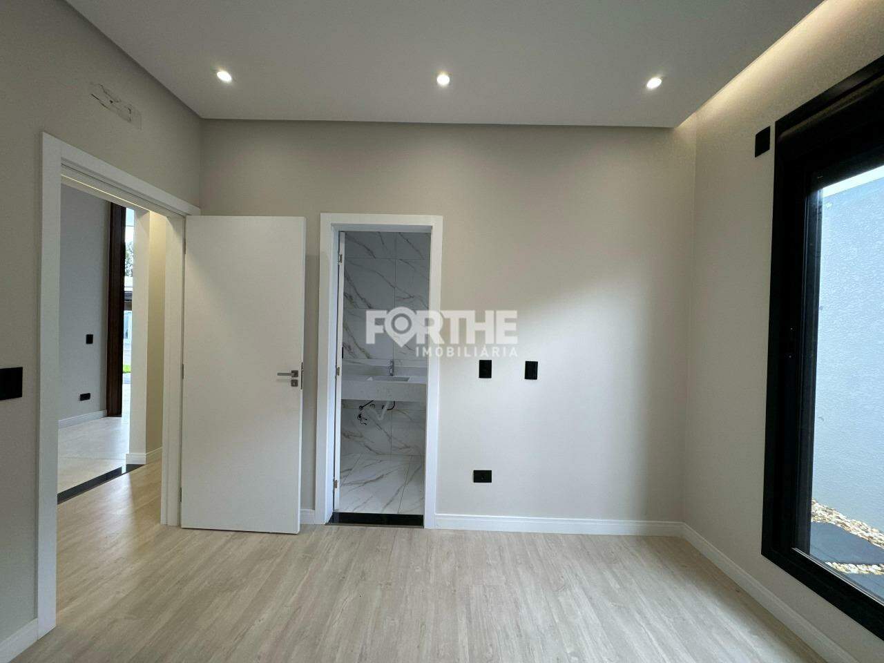 Casa à venda no Tropical III: 