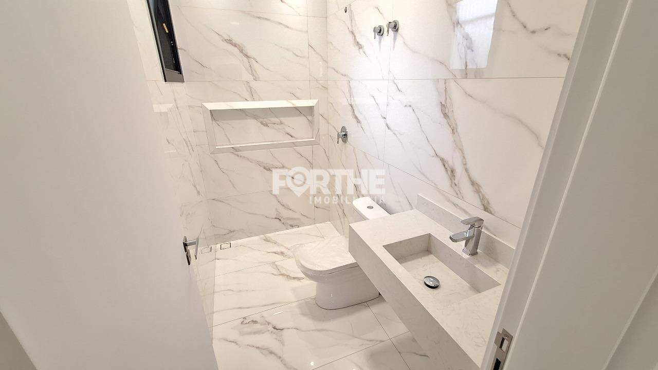 Casa à venda no Tropical III: 