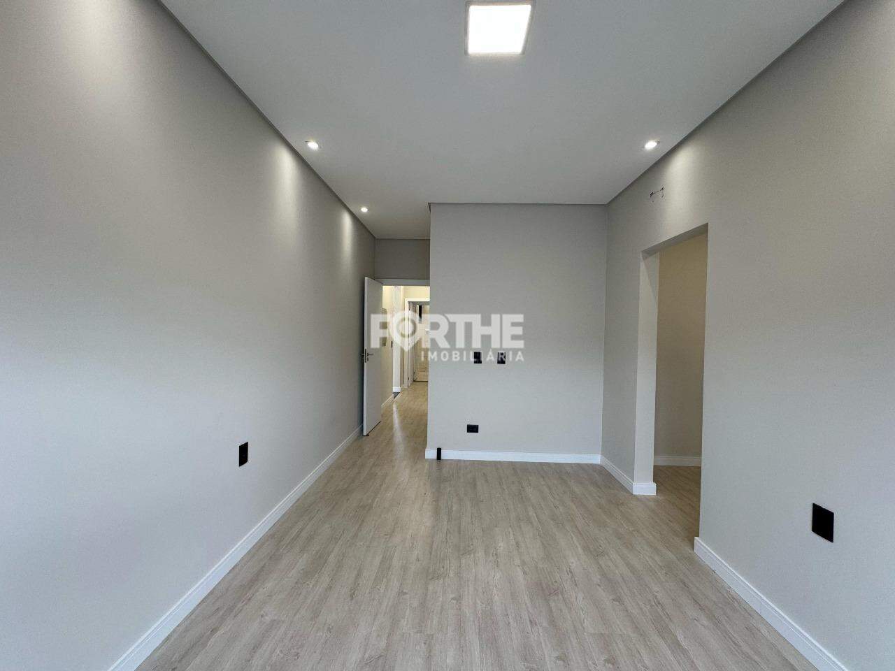 Casa à venda no Tropical III: 