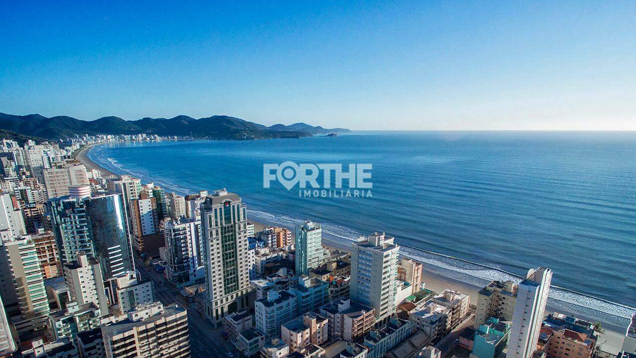 Apartamento à venda no Meia Praia: 