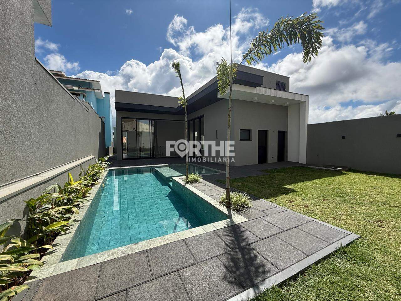 Sobrado 4 Dormitórios Região Do Lago 332m²