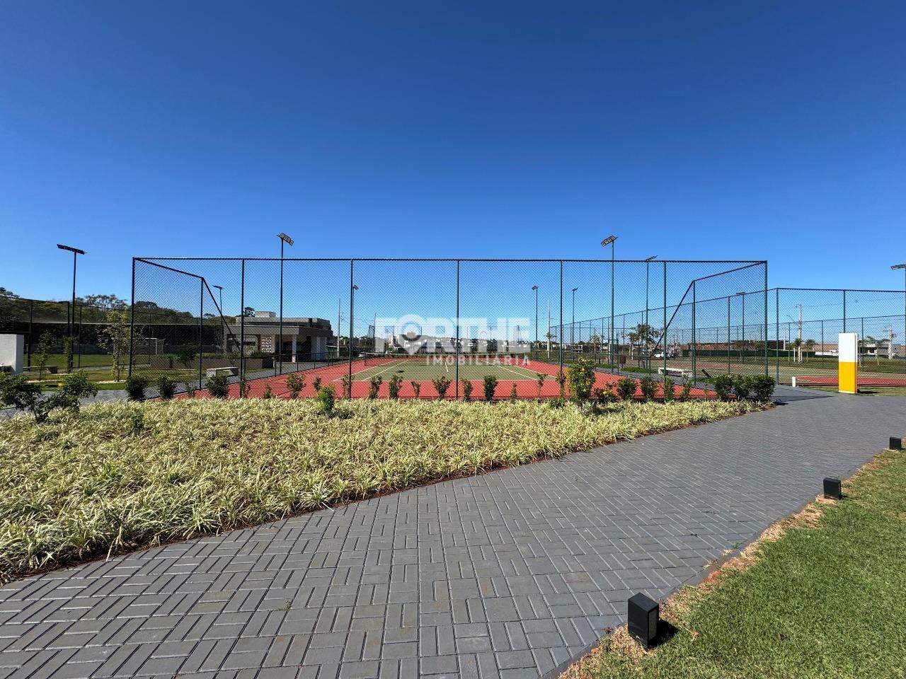 Terreno em condomínio à venda no FAG: 