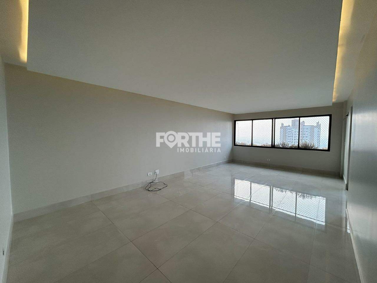 Apartamento 4 Dormitórios Centro 184m²