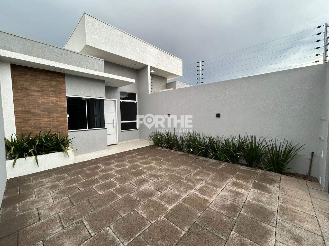 Casa 2 Dormitórios Esmeralda 65m²