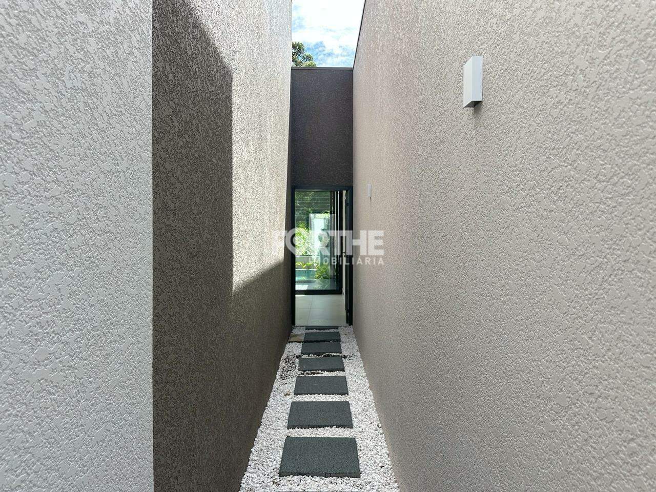 Casa à venda no Recanto Tropical III: 