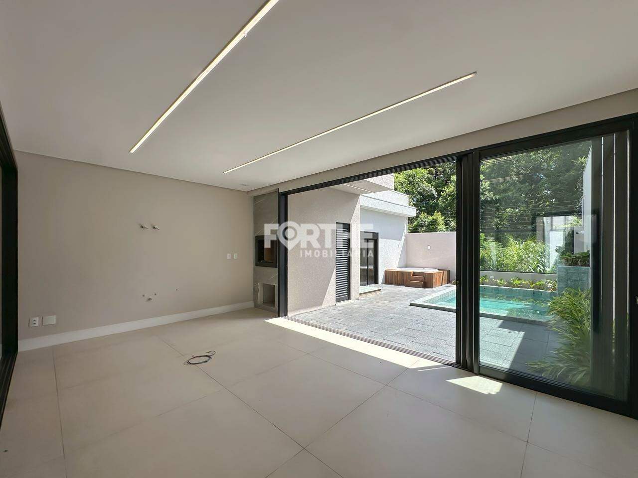 Casa à venda no Recanto Tropical III: 