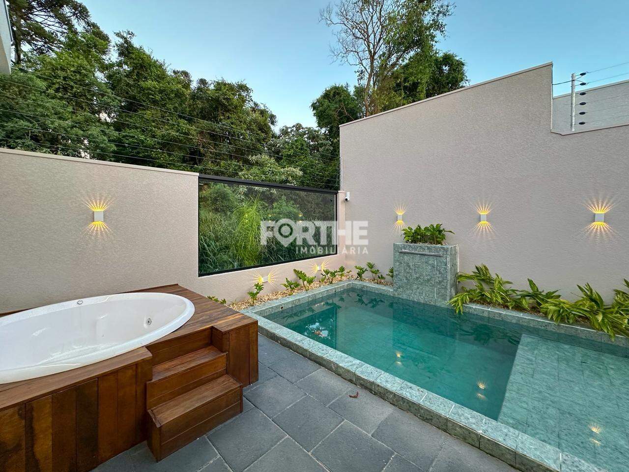 Casa à venda no Recanto Tropical III: 