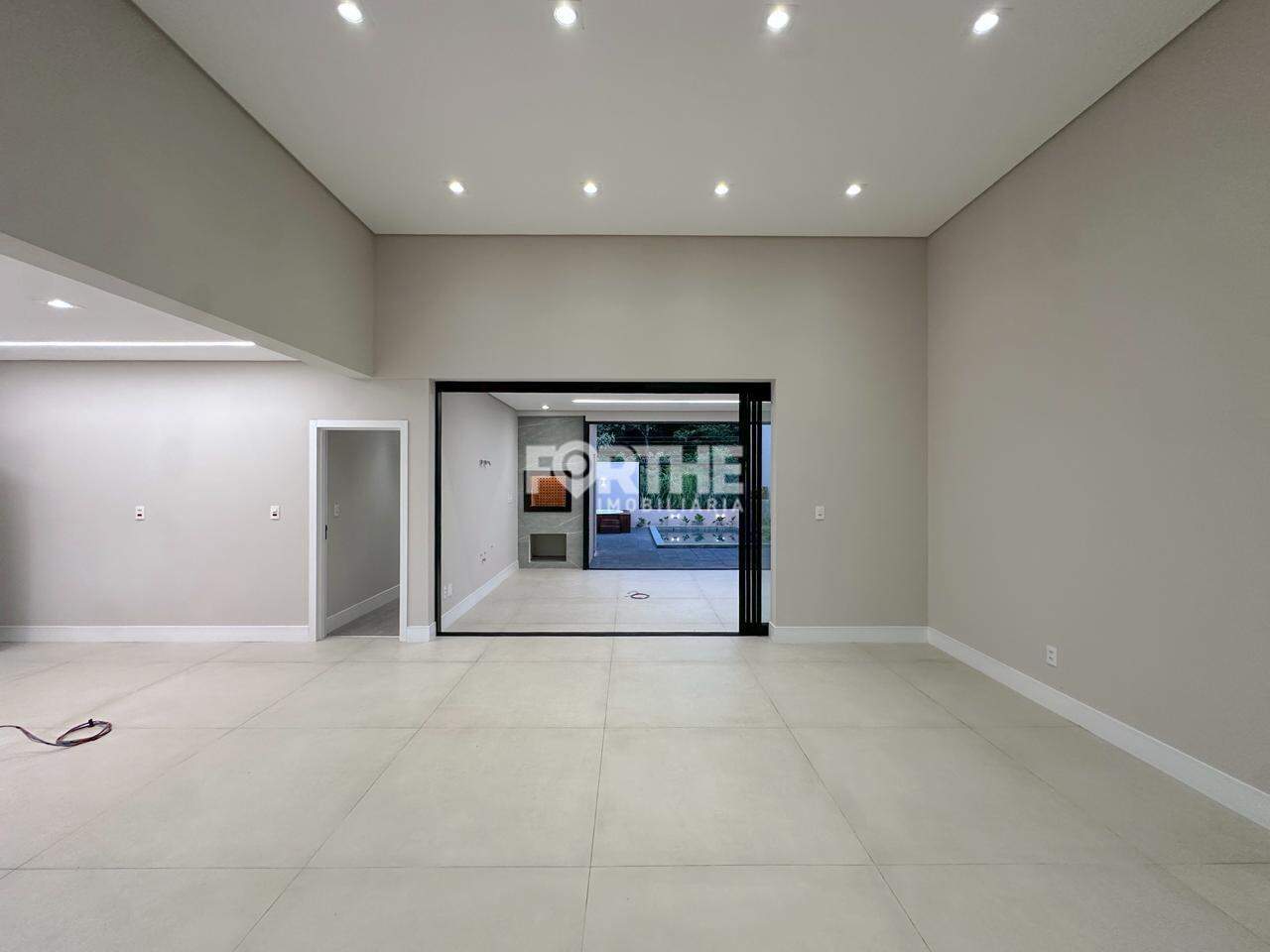 Casa à venda no Recanto Tropical III: 