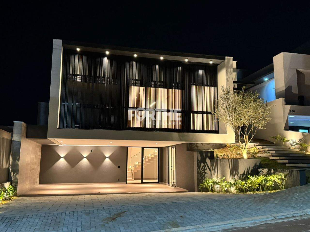 Sobrado em Condomínio 3 Dormitórios Fag 359m²