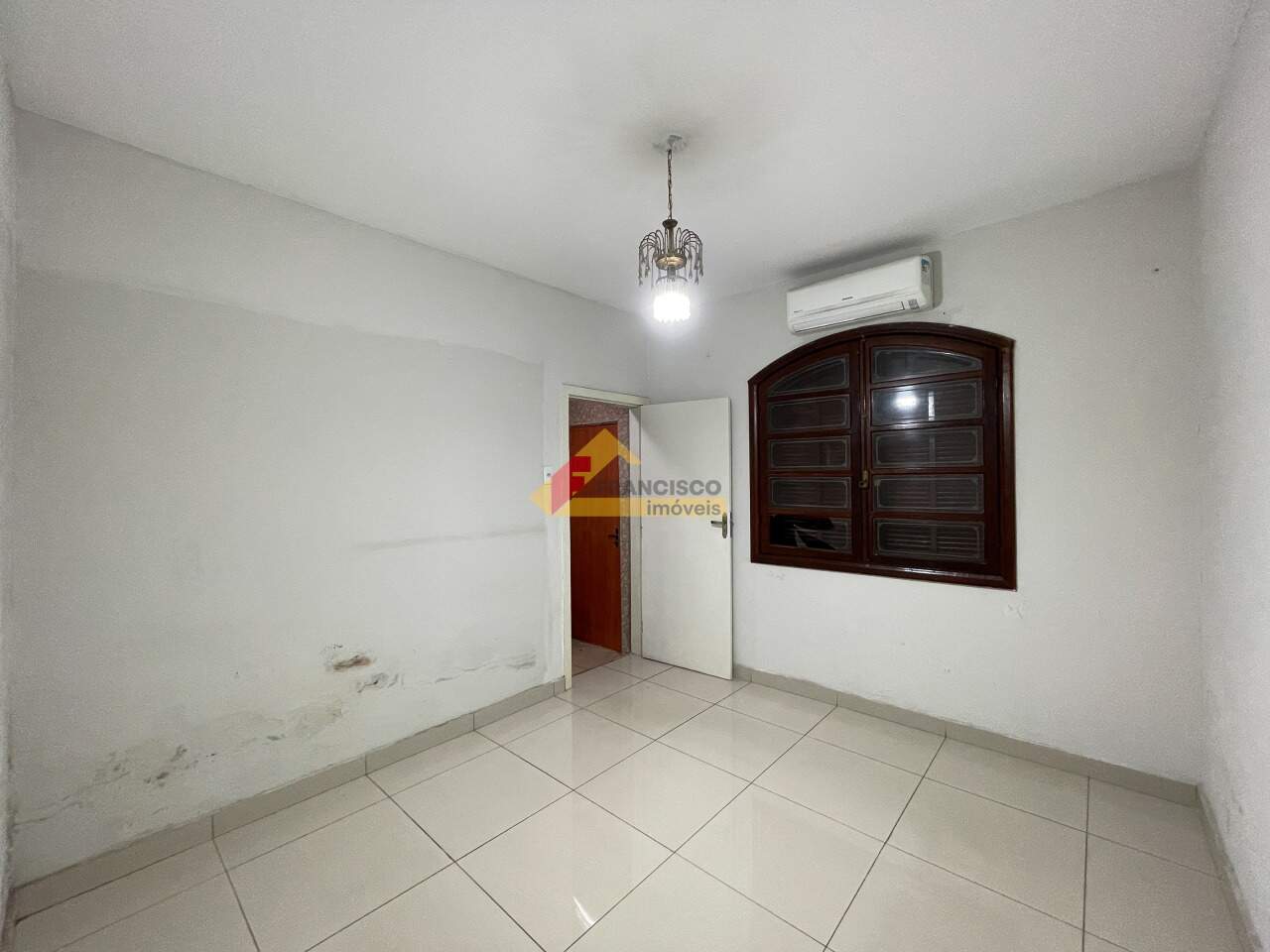 Casa Comercial para aluguel no Bom Pastor: