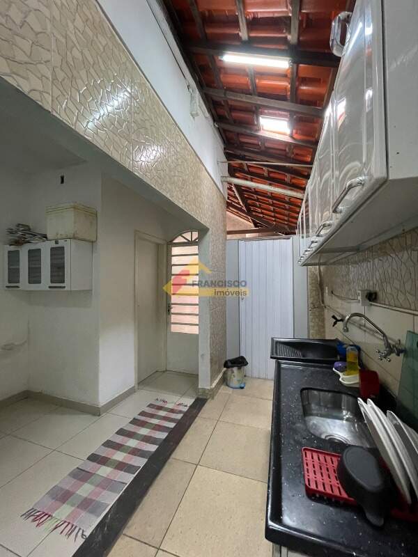 Casa Comercial para aluguel no Bom Pastor: