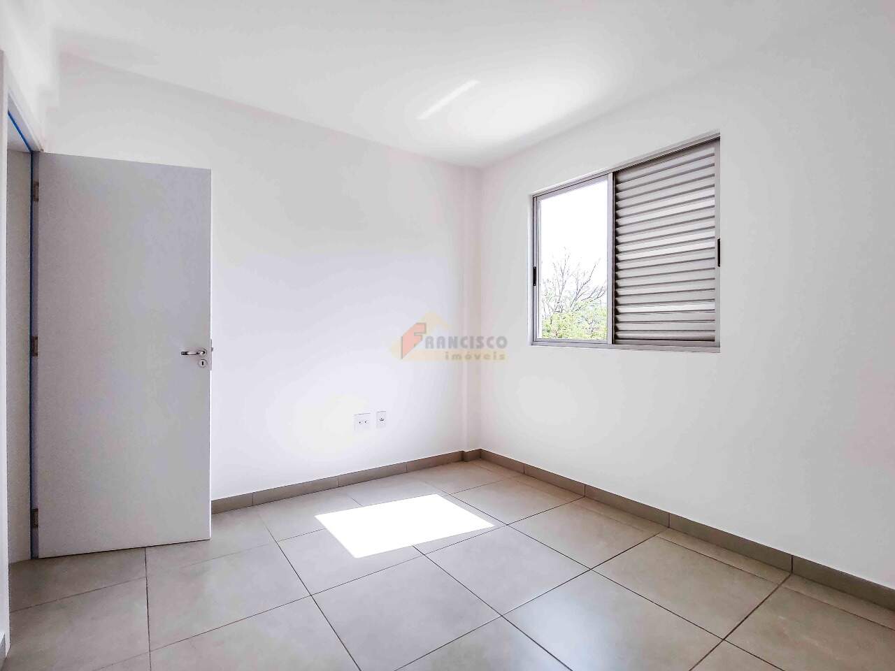 Apartamento para aluguel no Manoel Valinhas: