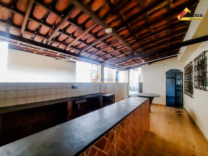 Casa para aluguel no Santa Tereza: