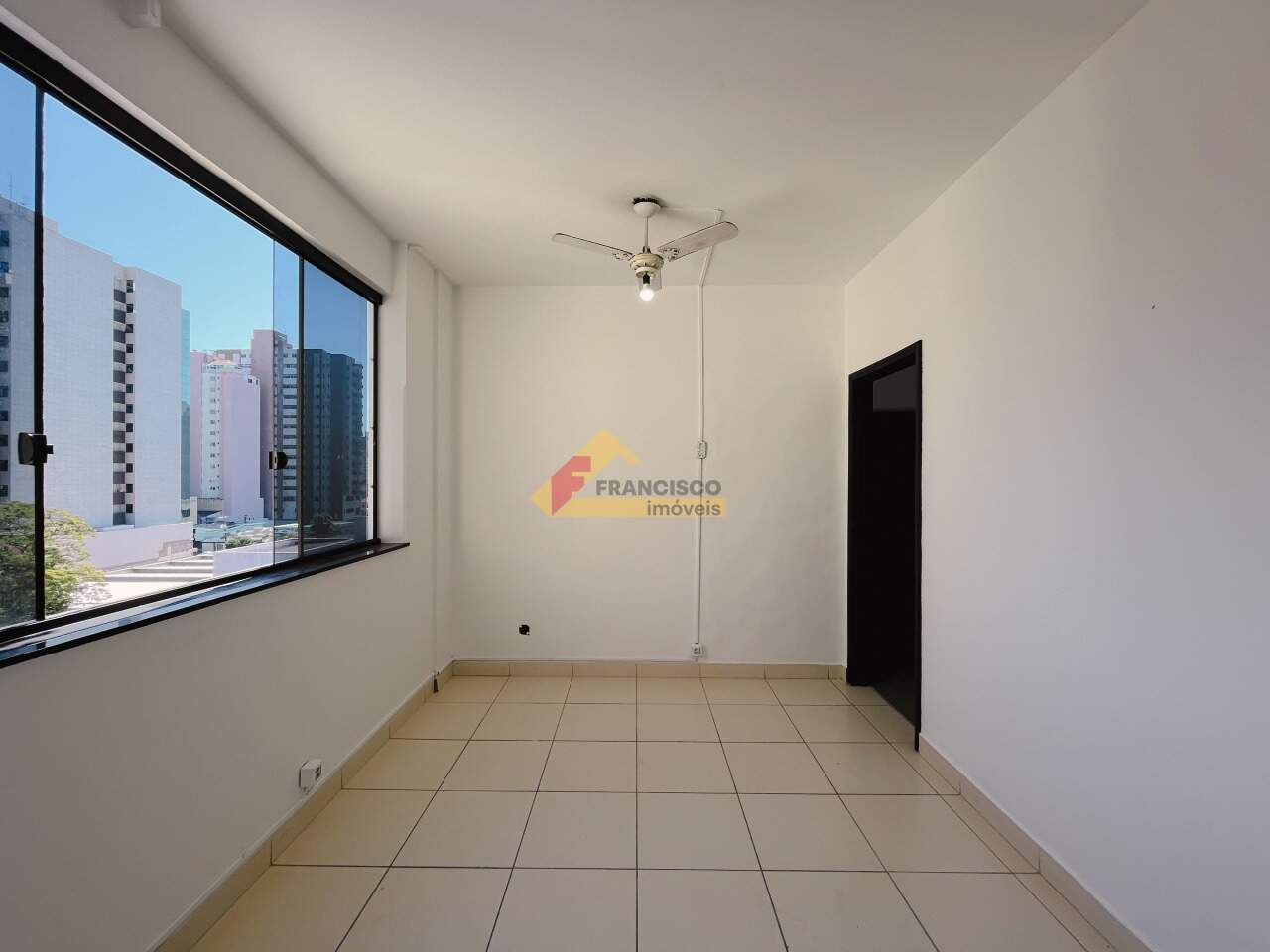 Sala para aluguel no Centro: