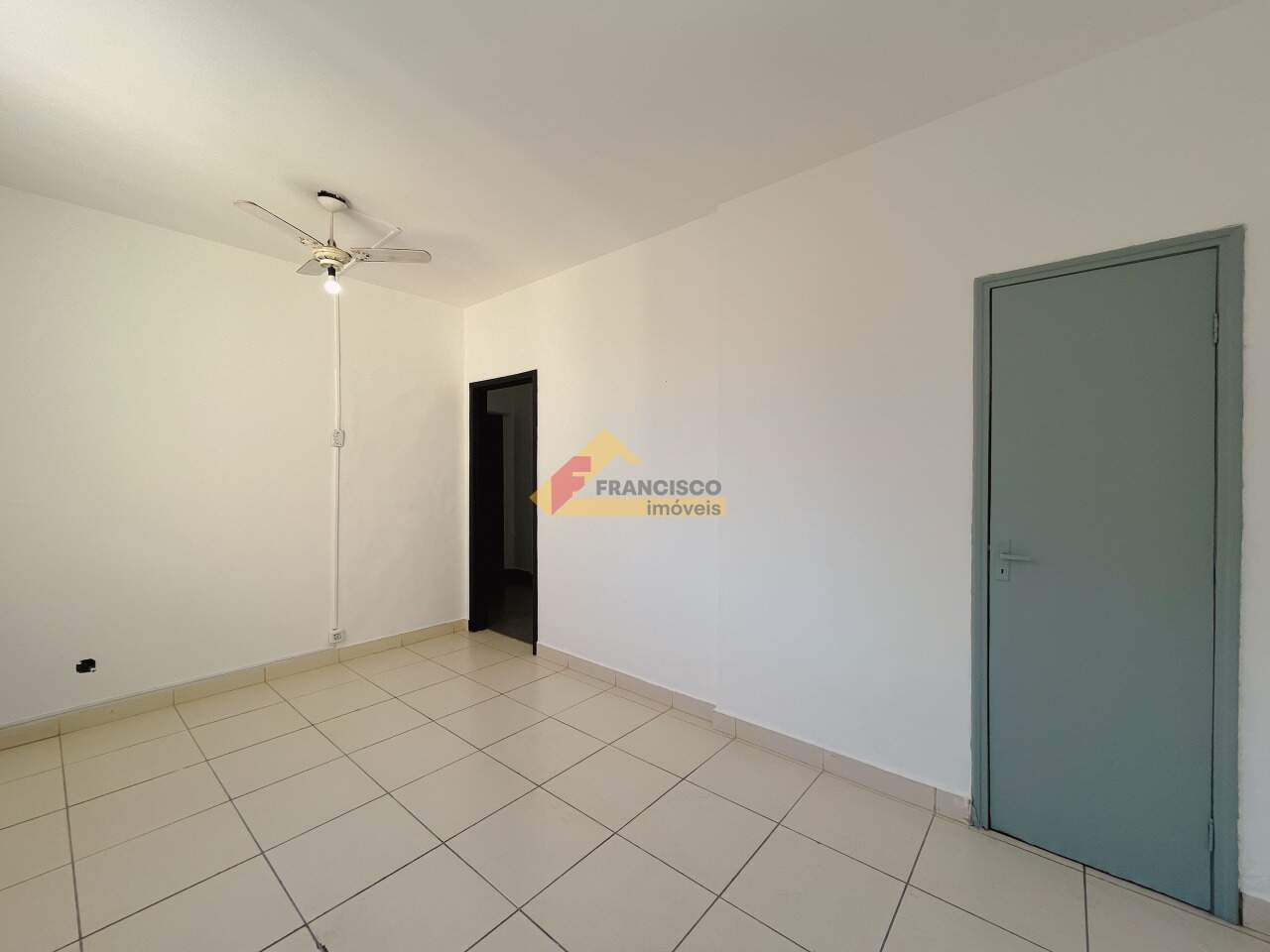 Sala para aluguel no Centro: