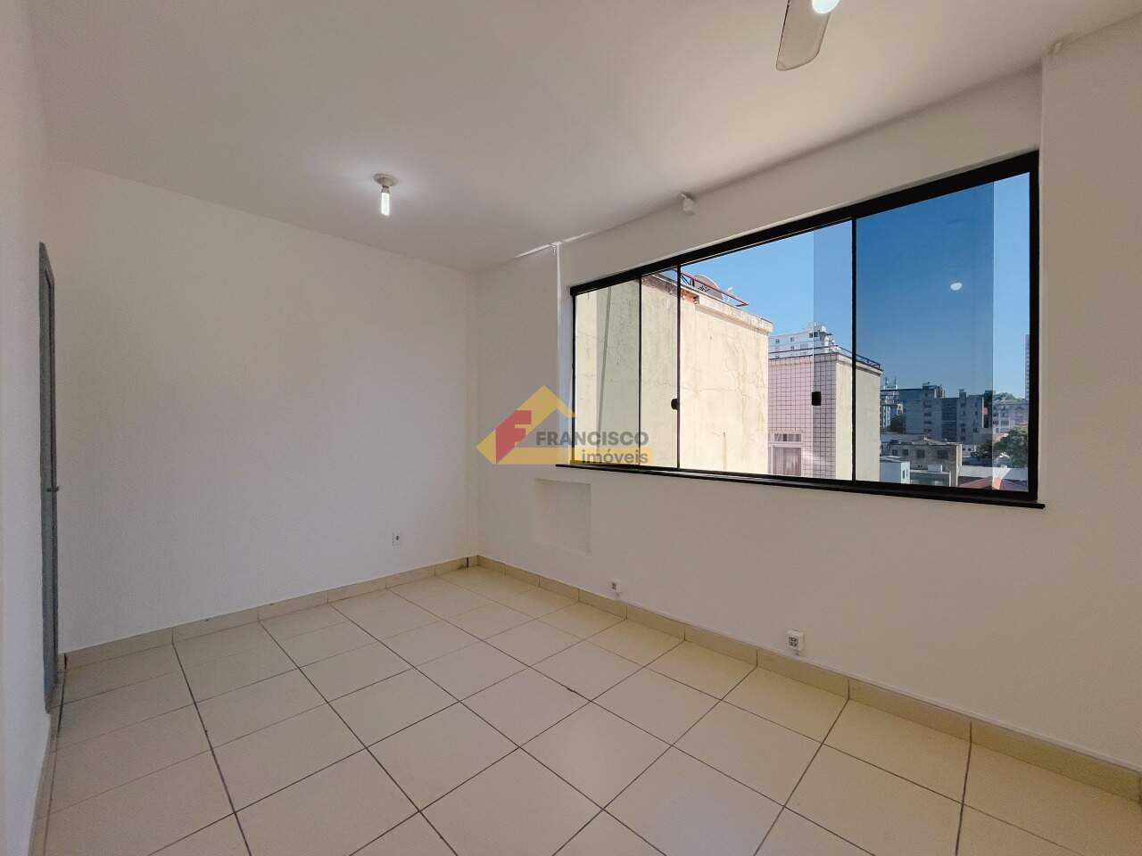 Sala para aluguel no Centro: