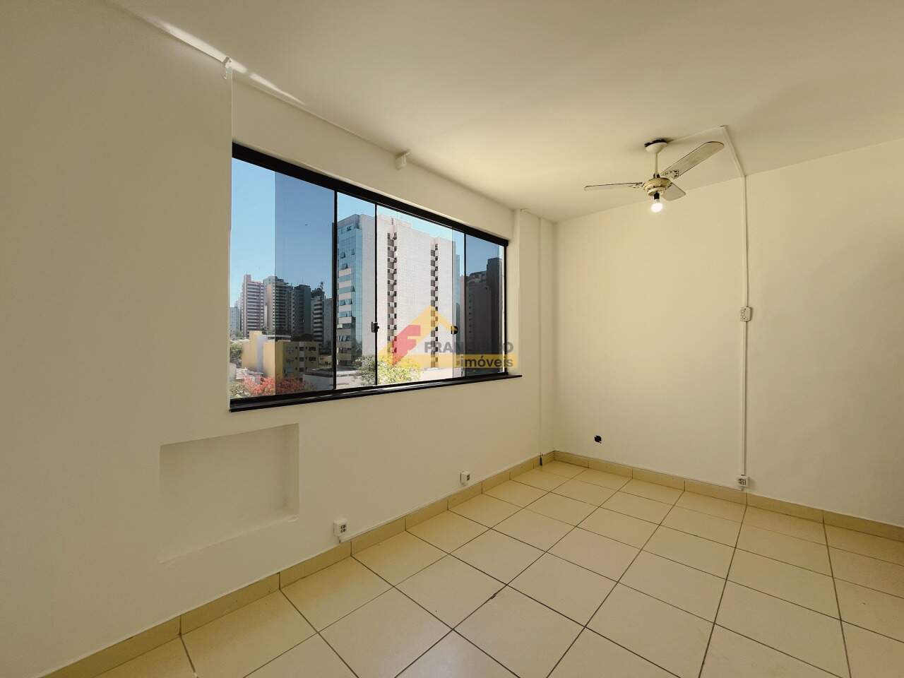 Sala para aluguel no Centro: