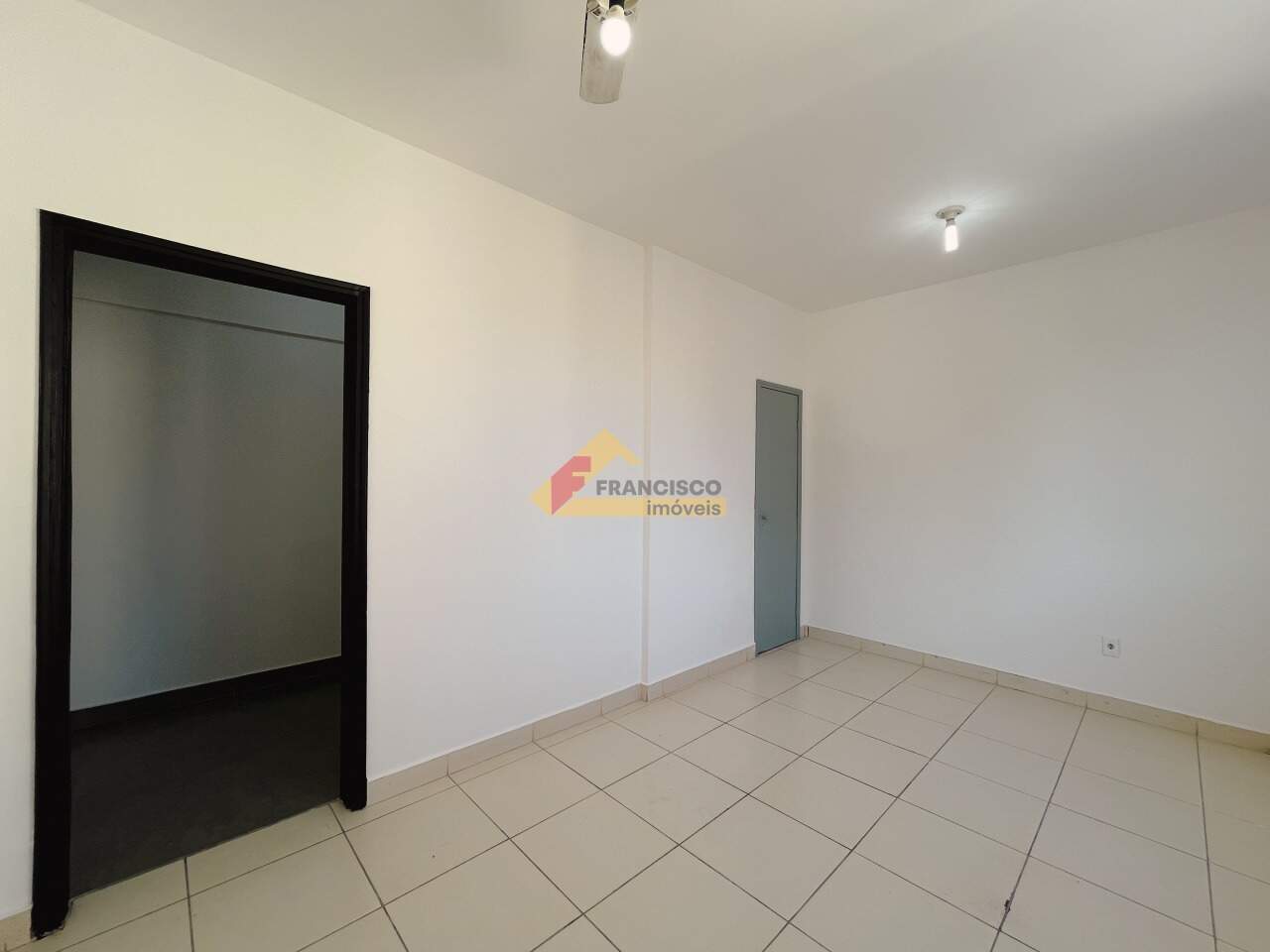 Sala para aluguel no Centro: