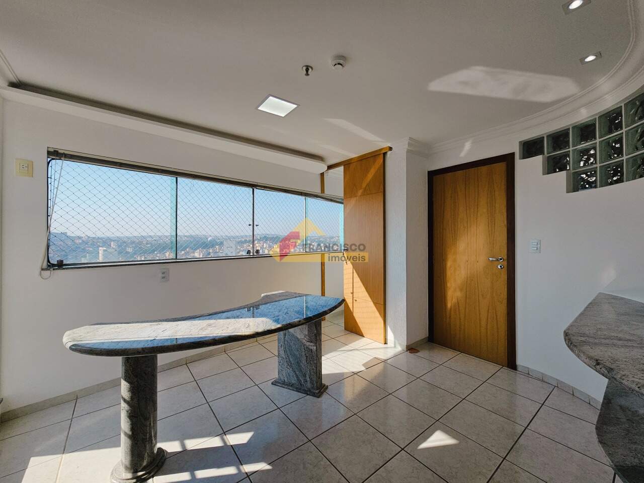 Sala para aluguel no Centro: