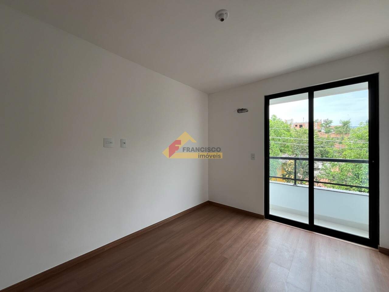 Apartamento para aluguel no Manoel Valinhas: