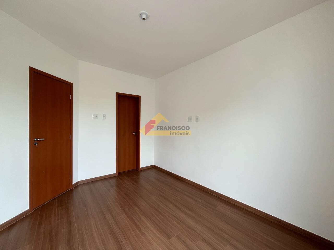 Apartamento para aluguel no Manoel Valinhas:
