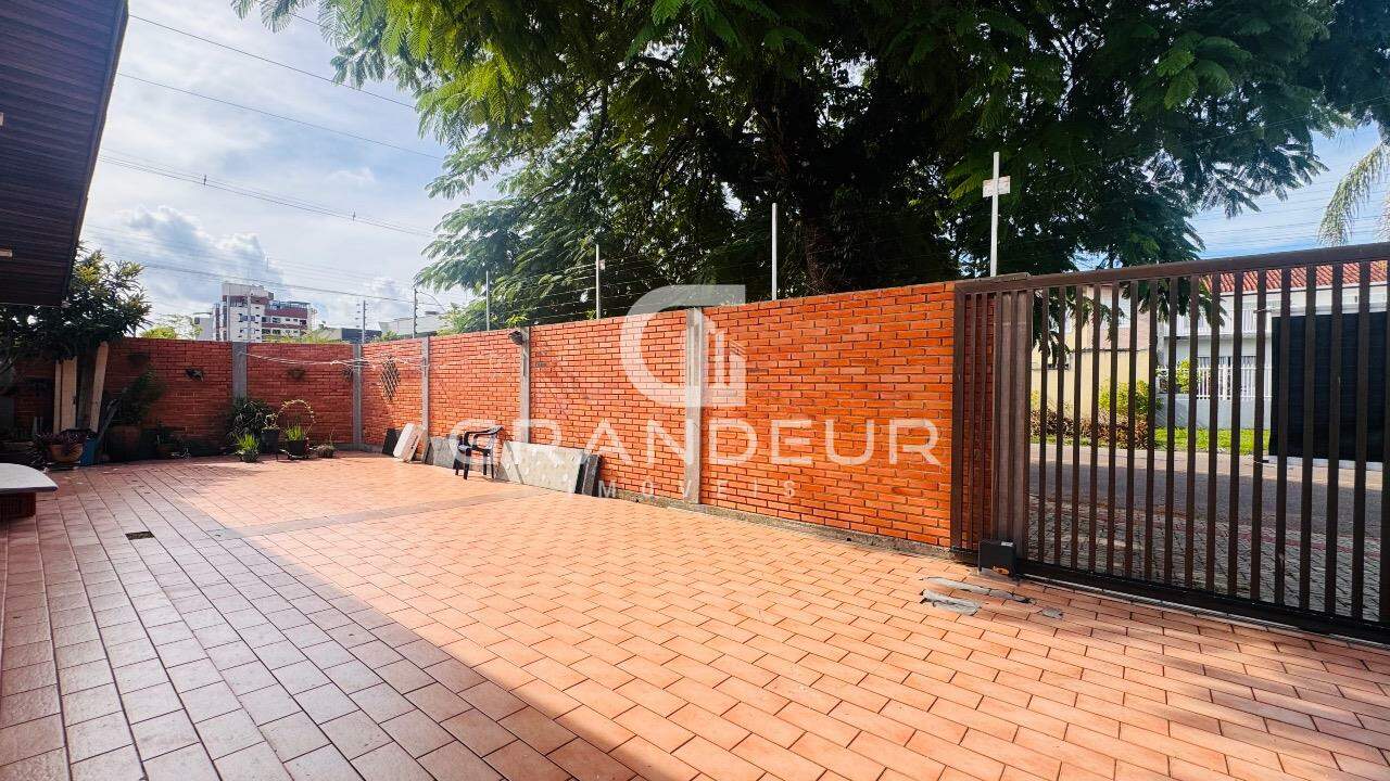Casa à venda no Centro: 