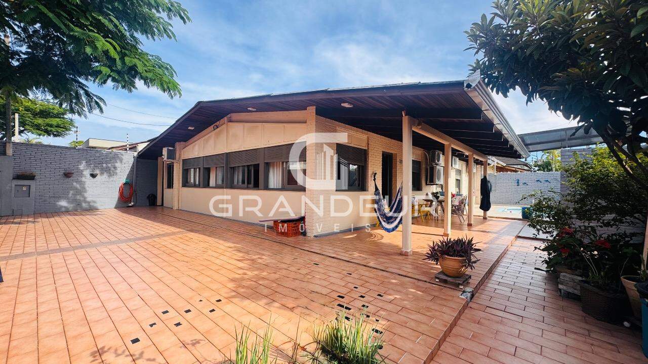 Casa à venda no Centro: 