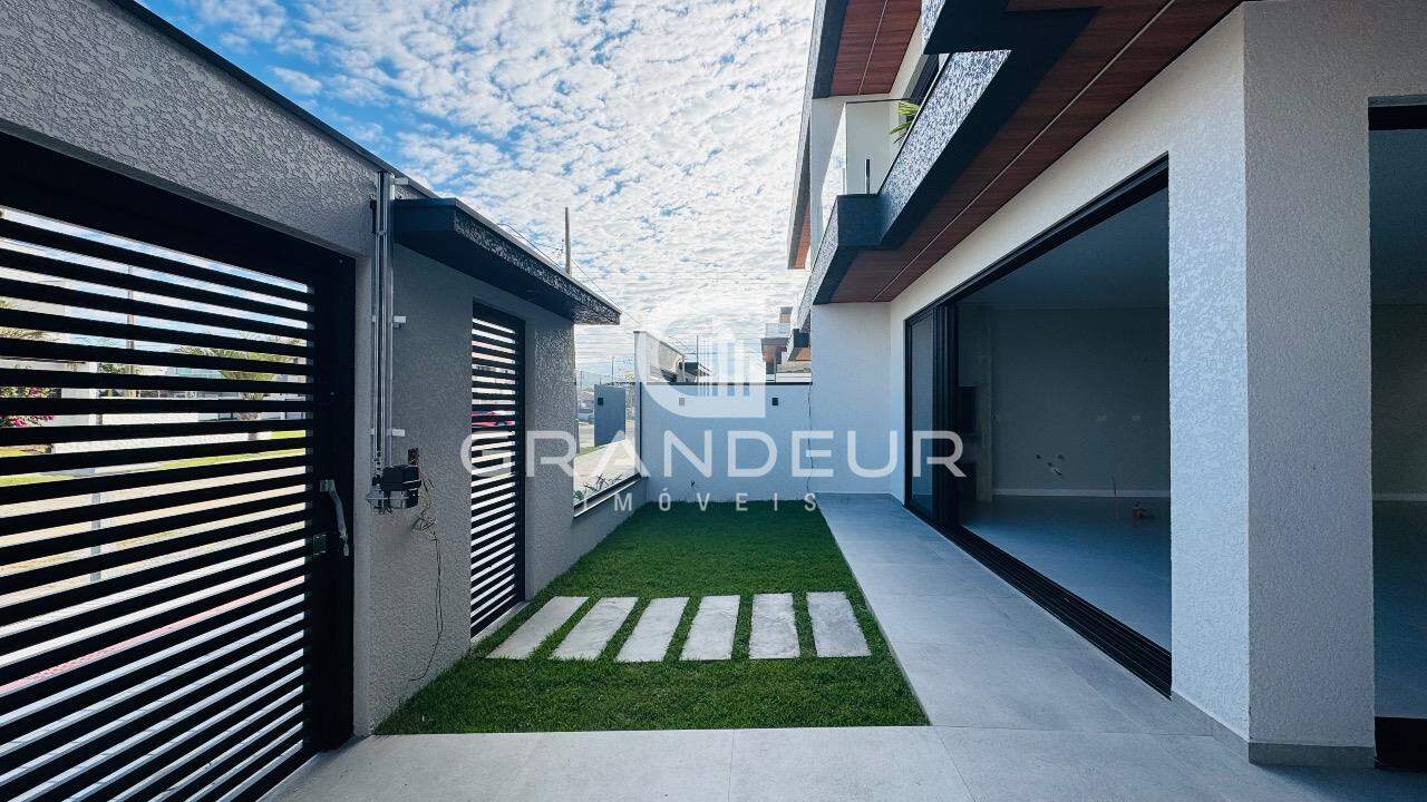 Sobrado à venda no Balneário Eliana: 