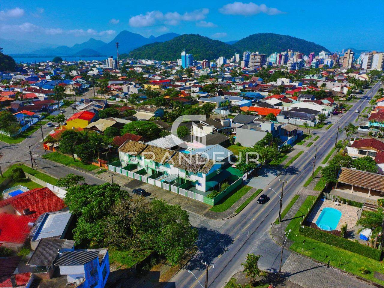Sobrado à venda no Centro: 