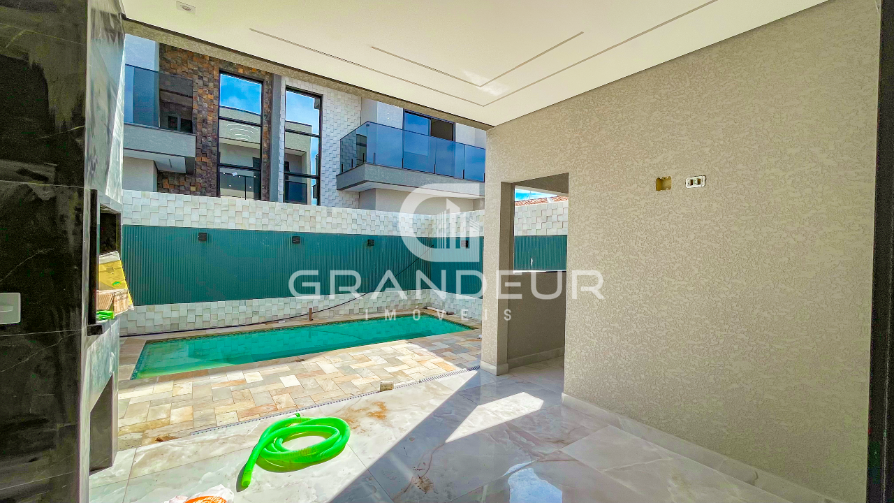 Sobrado à venda no Balneário Eliana: 