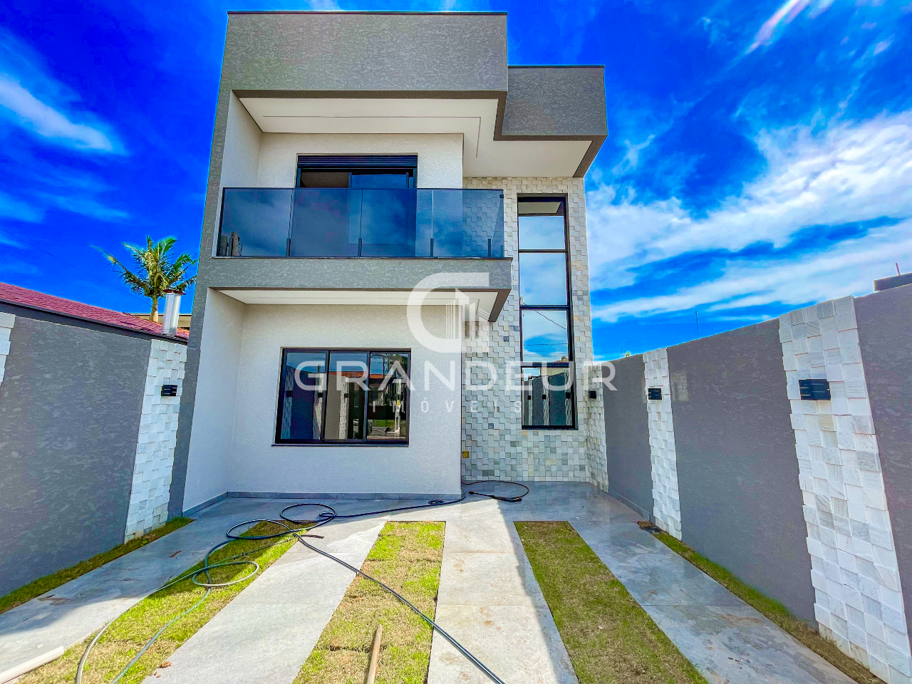 Sobrado à venda no Balneário Eliana: 