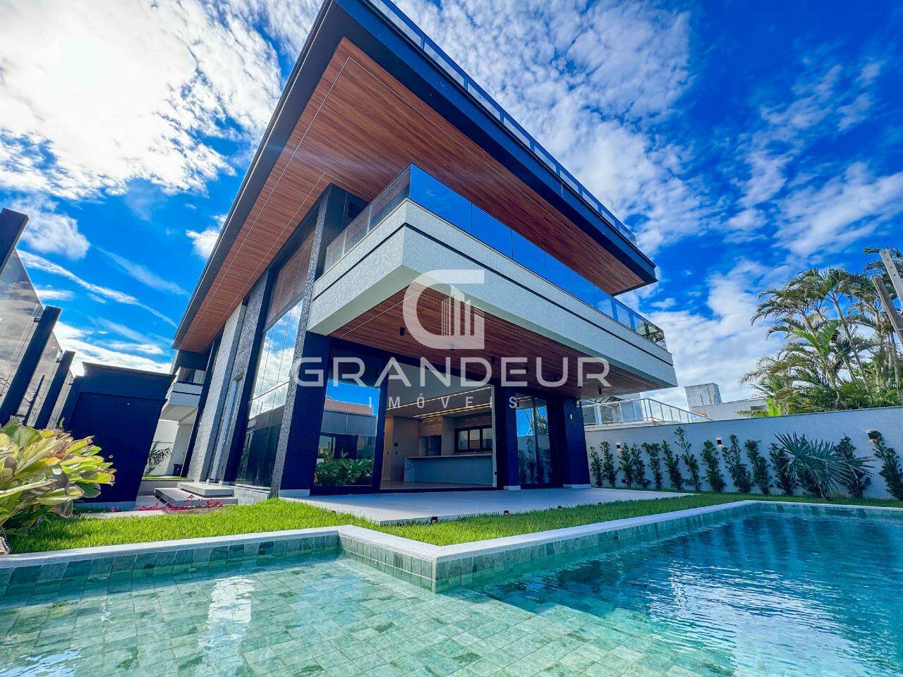 Sobrado à venda no Balneário Eliana: 