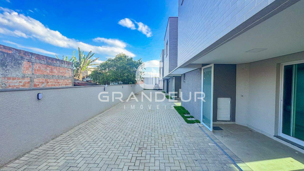 Sobrado à venda no Balneário Eliana: 