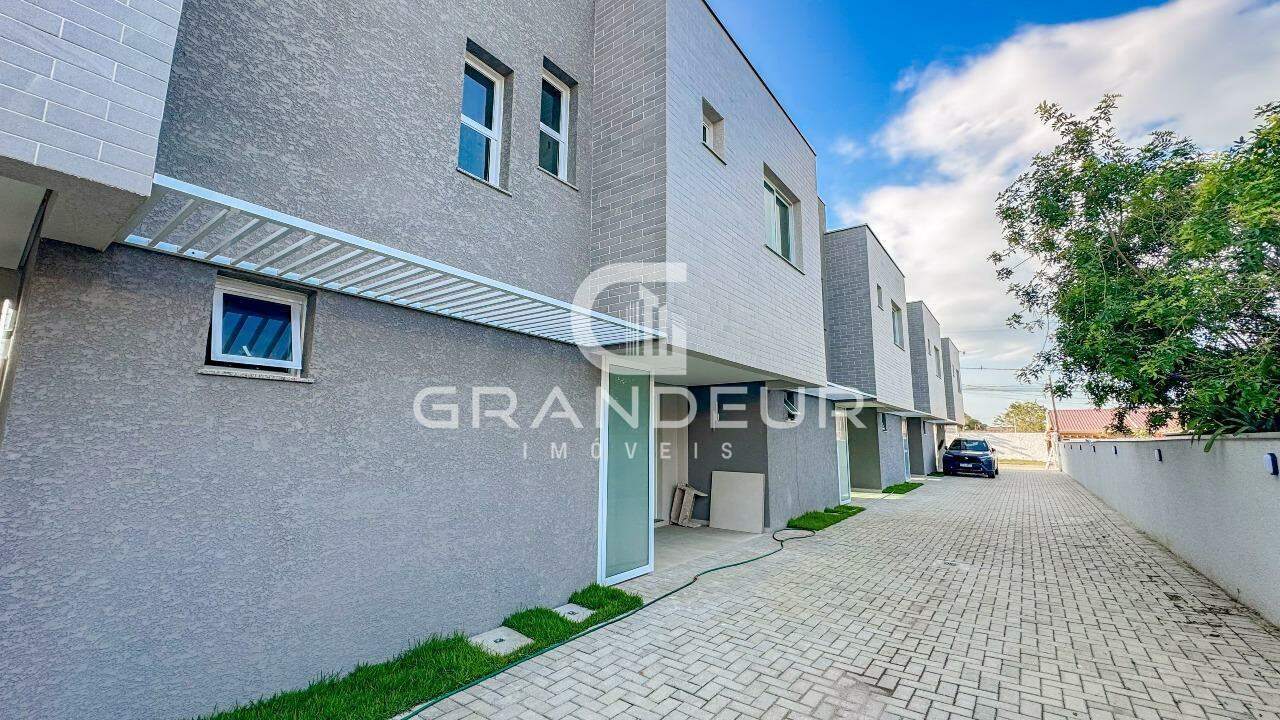 Sobrado à venda no Balneário Eliana: 