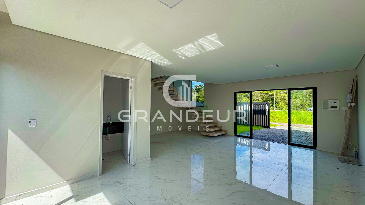 Sobrado à venda no Brejatuba: 