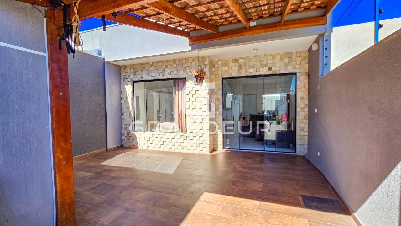 Casa à venda no Balneário Eliana: 