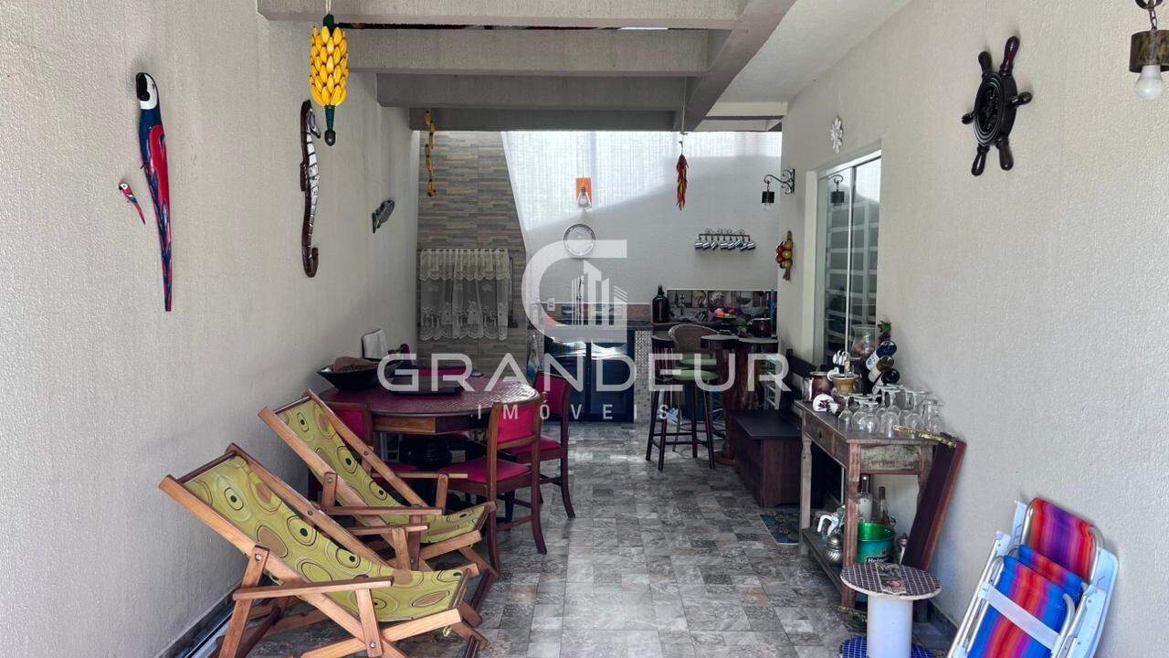 Casa à venda no Balneário Eliana: 