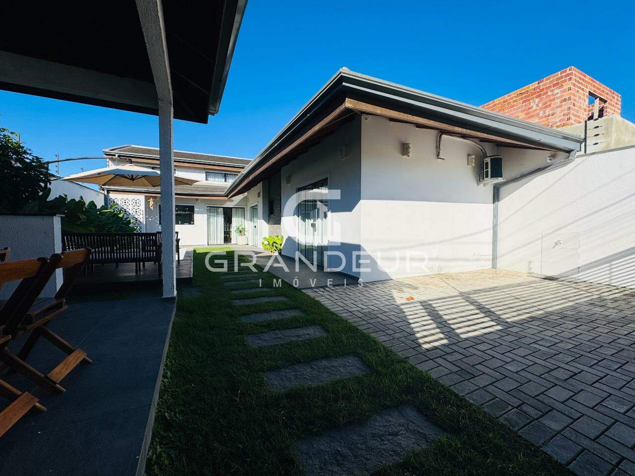Casa à venda no Cohapar: 