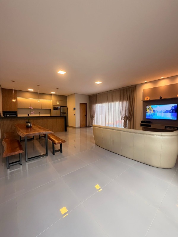 Casa à venda no FLOR DE MAIO : 