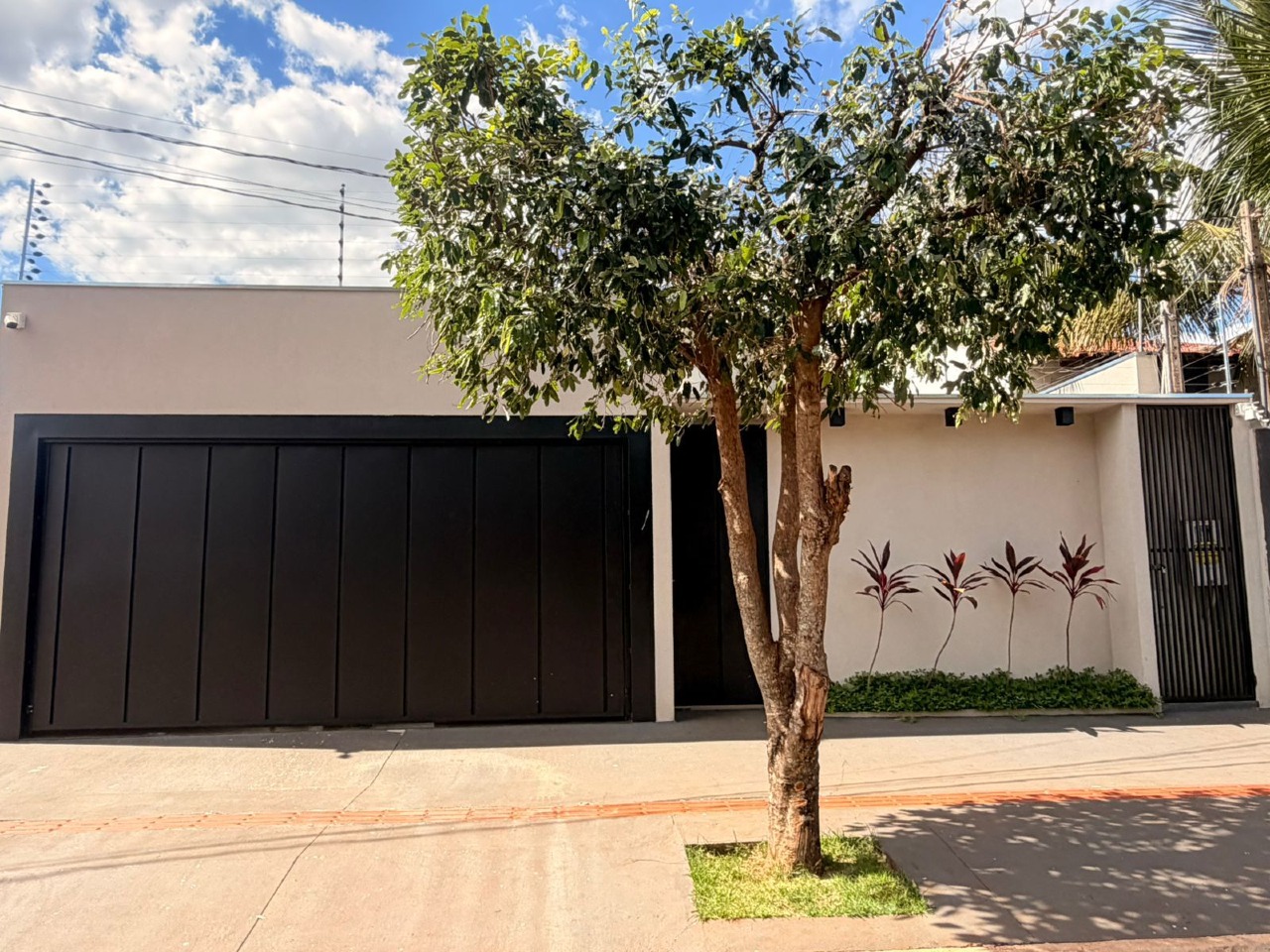 Casa à venda no FLOR DE MAIO : 
