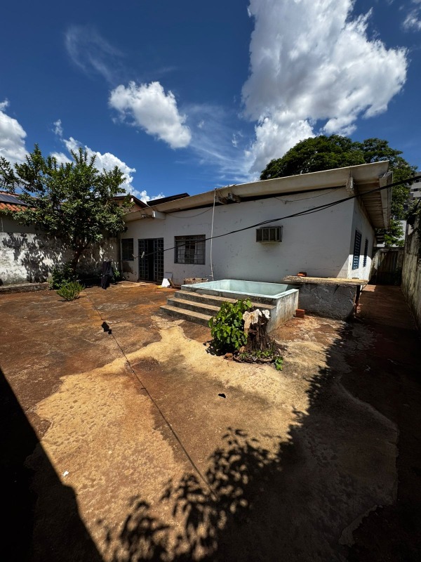Casa à venda no BNH III PLANO: 