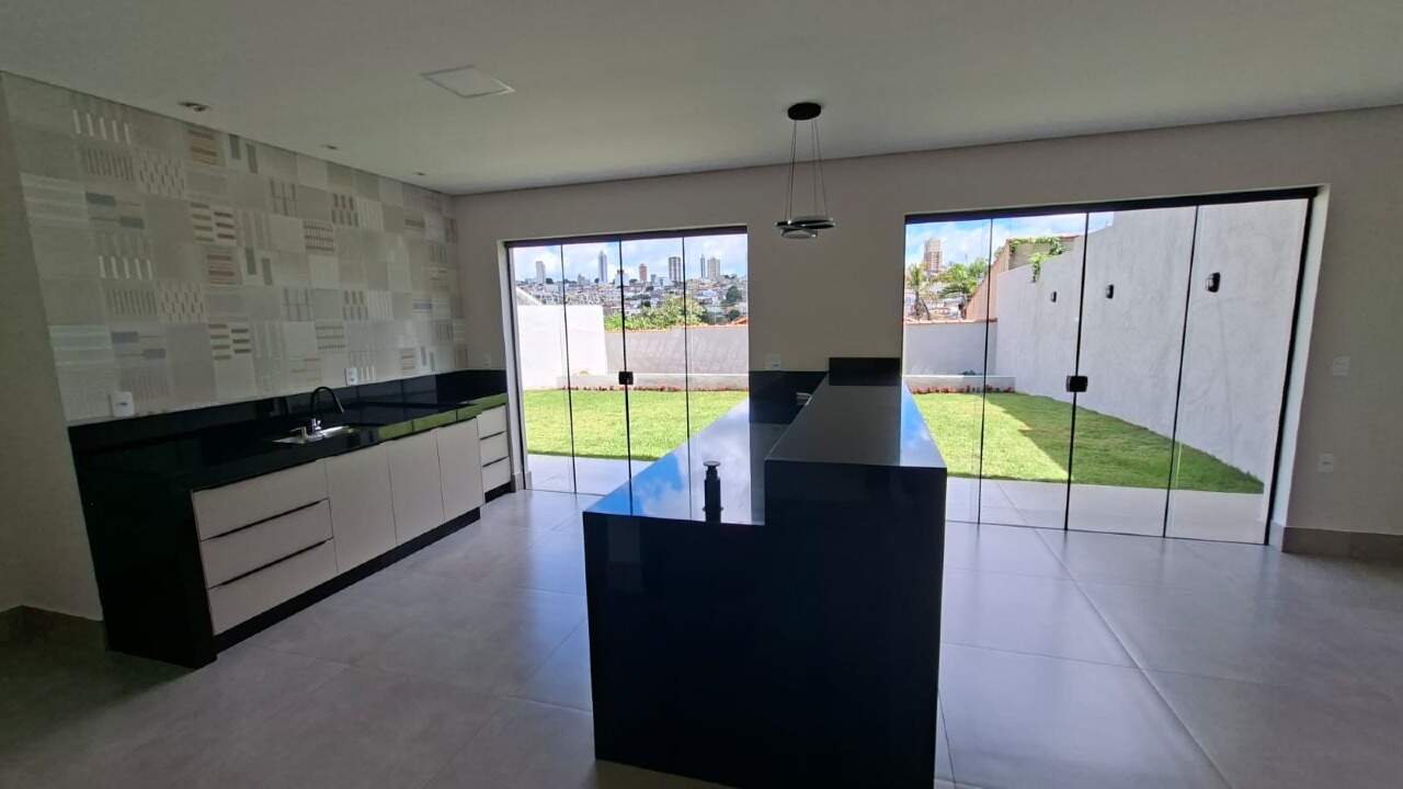 Casa à venda no Jardim Aeroporto : 