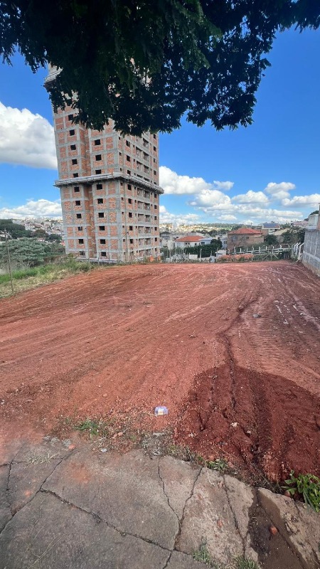 Lote à venda no Jardim Aeroporto : 