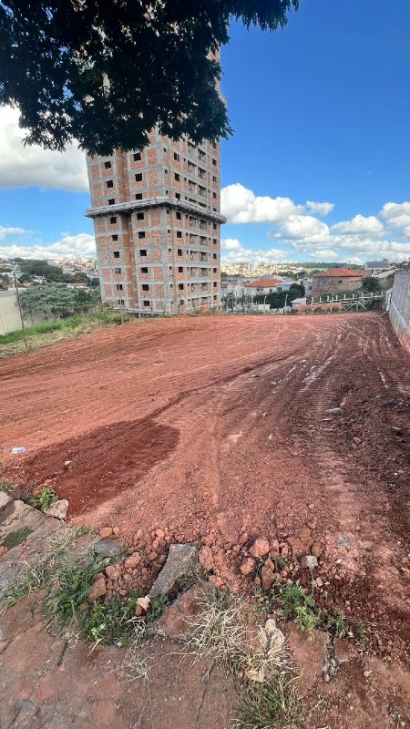 Lote à venda no Jardim Aeroporto : 