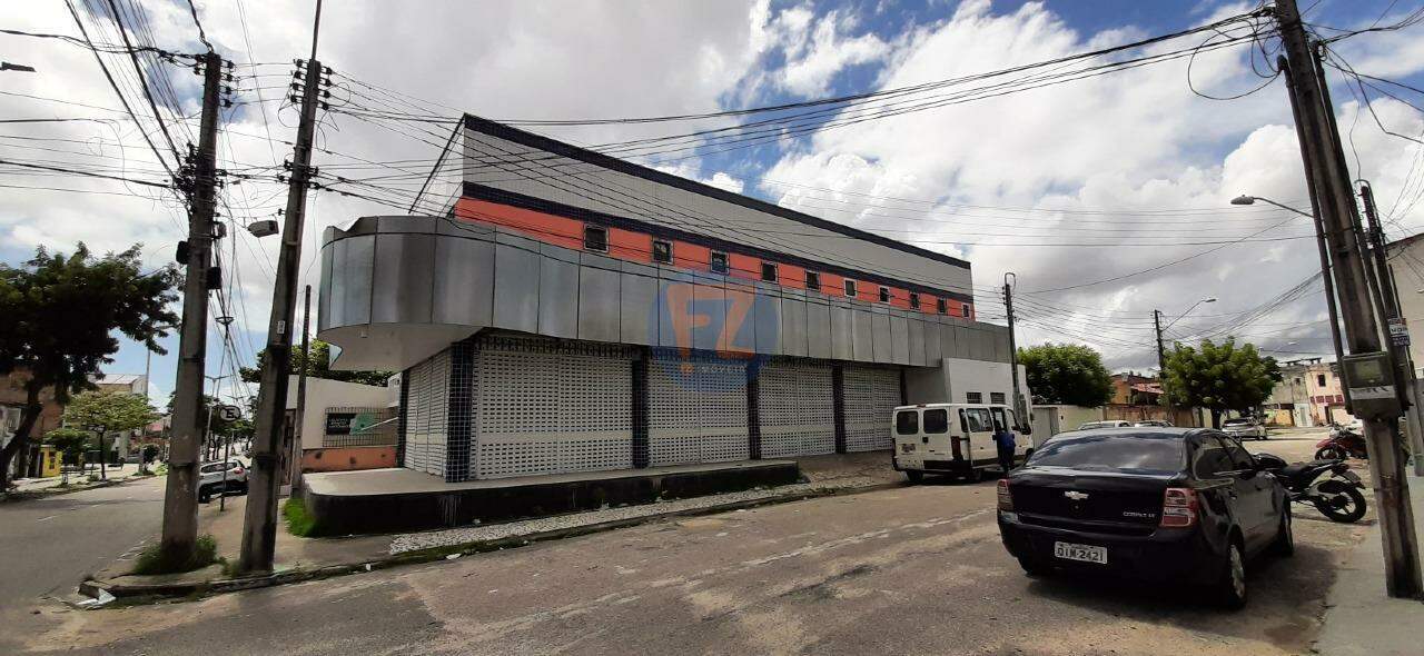 Procura uma moradia mais compacta com preço acessível e quer morar na Parquelândia pertinho de academia, supermercado e escola? Confira essa kitnet novinha com 1ª locação, localizada na Avenida Jovita Feitosa, principal via de ligação da Parquelândia. Kitnets Medindo 25m², composta de uma ampla Sala, wc social e uma cozinha americana com área de serviços integrada, com total segurança e toda gradeada.

Perto de tudo:
- Parada de ônibus à 90 metros;
- Escola;
- Academia;
- Supermercados;
- Farmácias;
- Restaurantes;;
- Fast-food;
- Posto de Combustível;
- Dentre outros.

Aproveite e agende sua visita!


