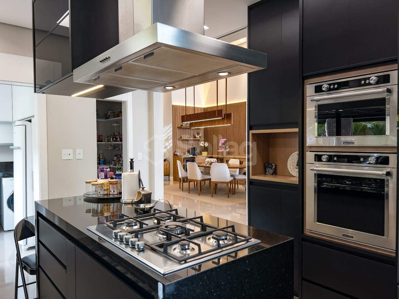 Casa em condomínio à venda no Condomínio Villa D`oro: 