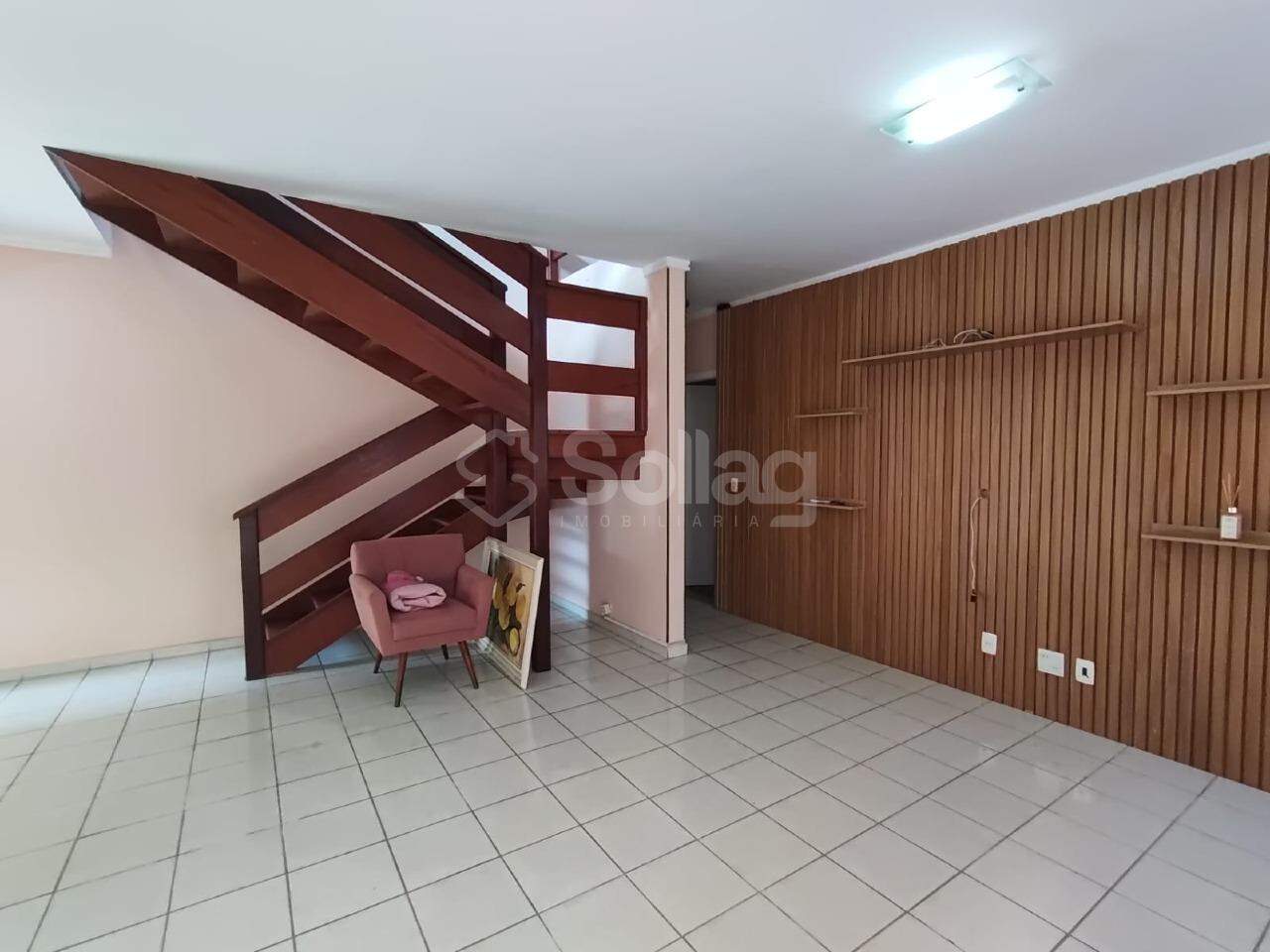 Casa em condomínio para aluguel no Bosque: 