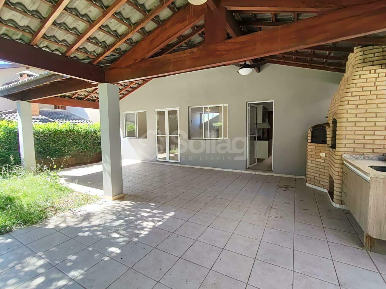 Casa em condomínio para aluguel no Condomínio Jardim América: 